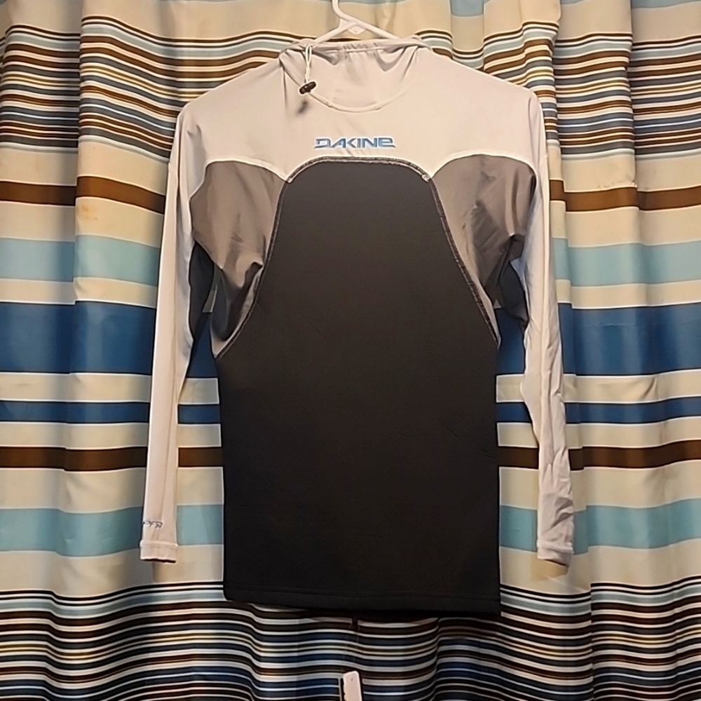 Dakine Snug Fit Hooded shirt NWT Size Small